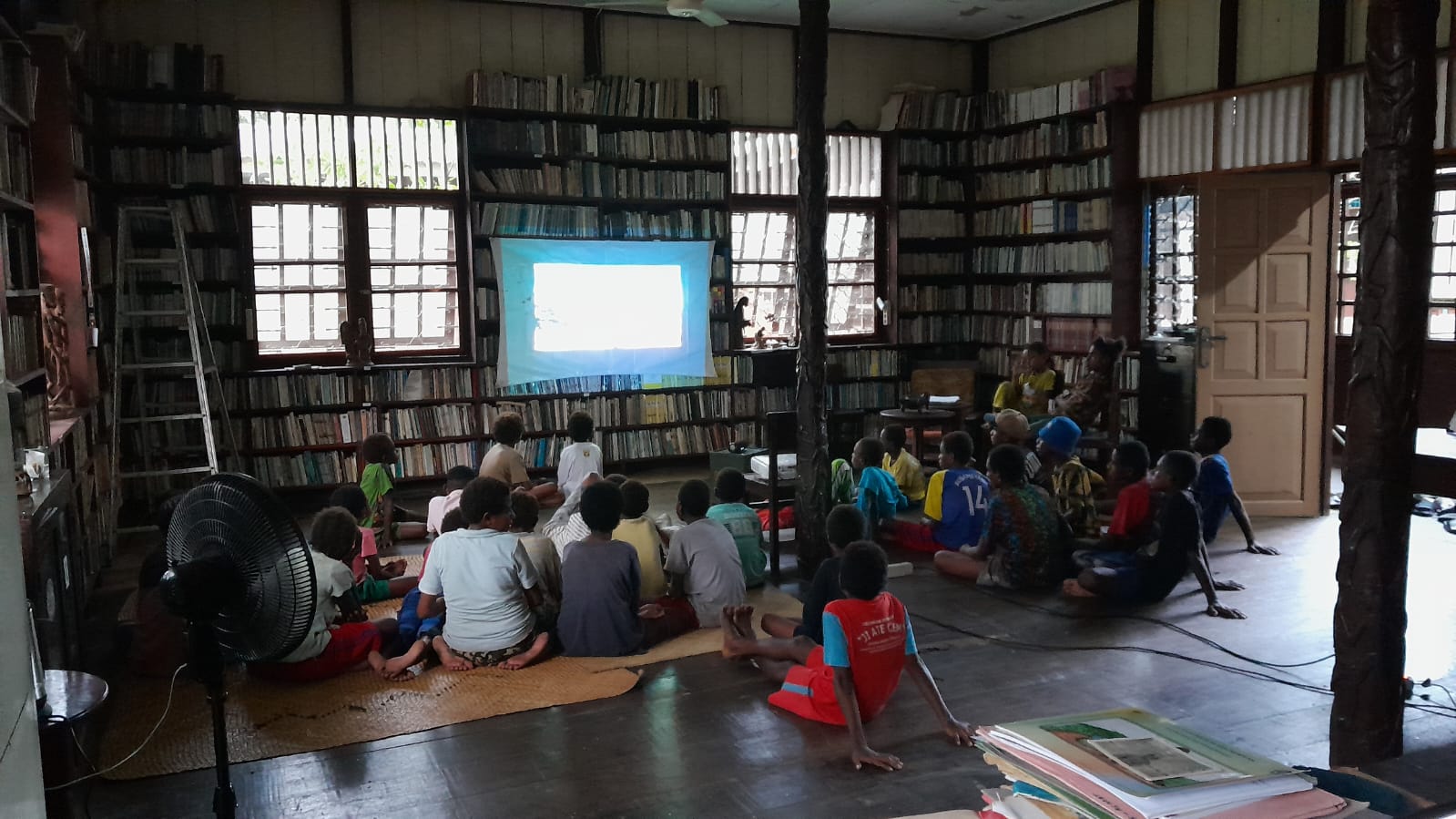 Kelas Belajar Sore untuk anak-anak Asmat.